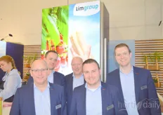 John Schoeber, Martijn Davids, Stefan Pohl, Sjoerd Gipmans en René Schuurmans van Limgroep. Hun nieuwe aardbeienras, Limvanera, is net op de markt in Zuid-Amerika.